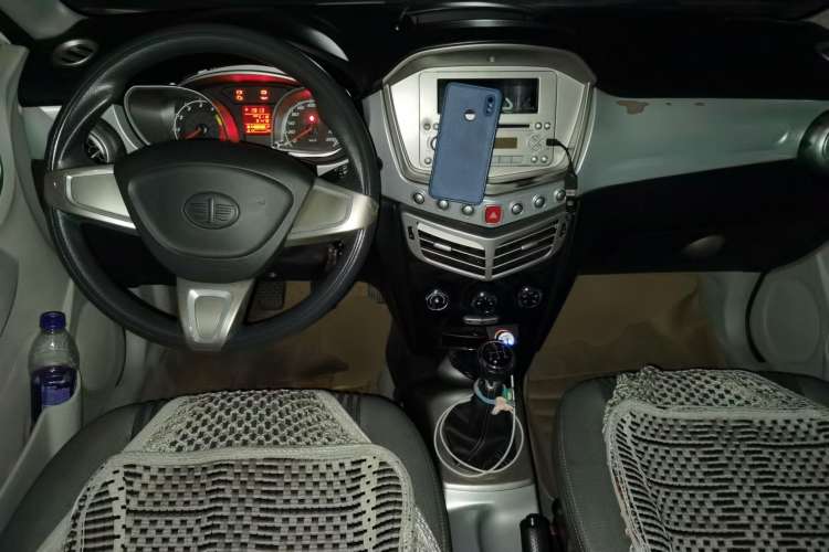 Used Oley 2012 Sedan 1.5L Manual Comfort Model Center Console