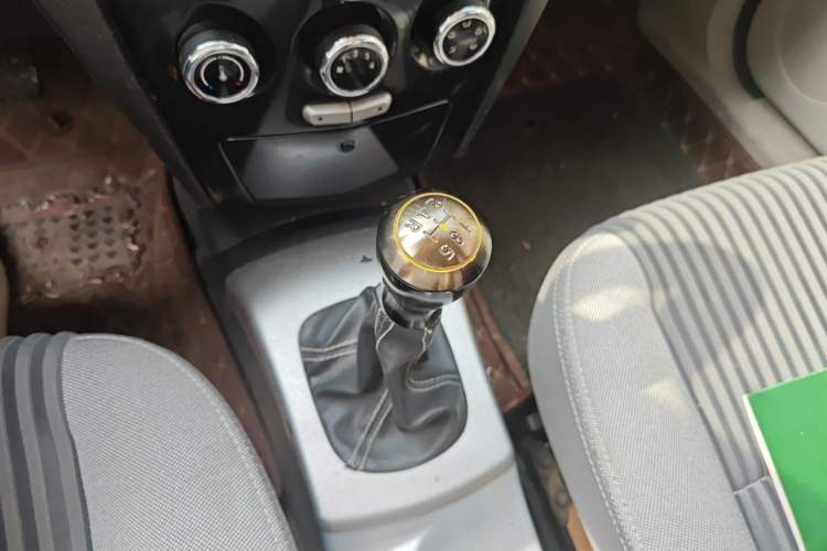 Used Oley 2012 Sedan 1.5L Manual Comfort Model Gear Lever