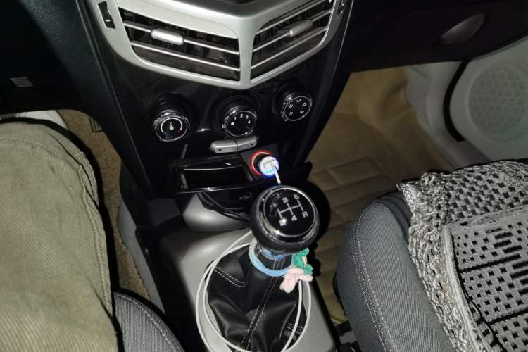 Used Oley 2012 Sedan 1.5L Manual Comfort Model Gear Lever