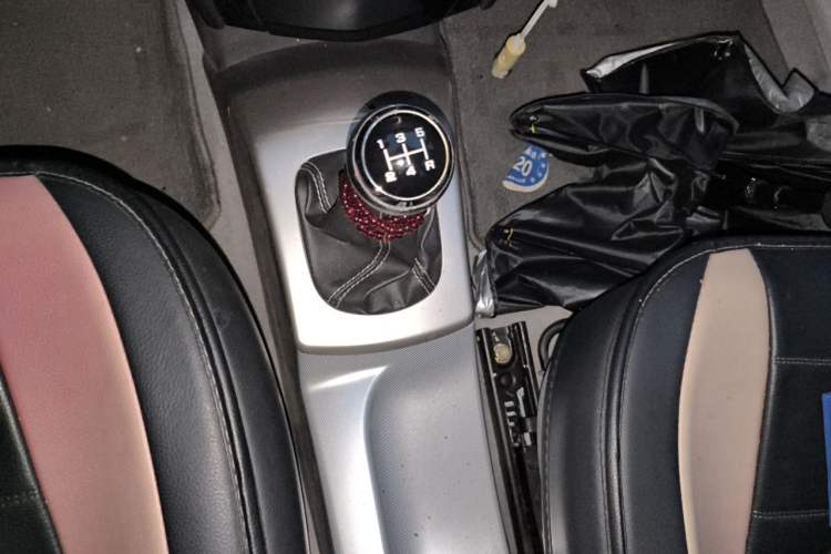 Used Oley 2012 Sedan 1.5L Manual Comfort Model Gear Lever