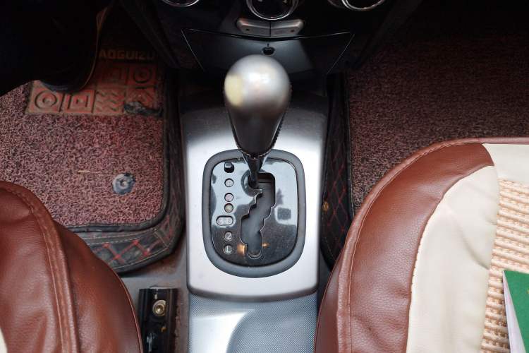 Used Oley 2012 Sedan 1.5L Automatic Comfort Model Gear Lever