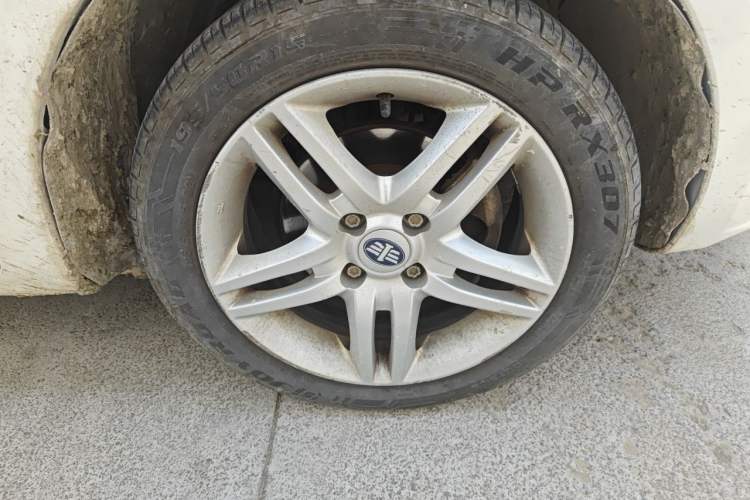 Used Oley 2012 Sedan 1.5L Manual Comfort Model Right Front Wheel Hub
