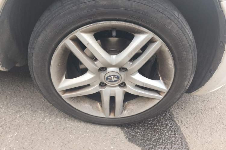 Used Oley 2012 Sedan 1.5L Automatic Comfort Model Right Front Wheel Hub