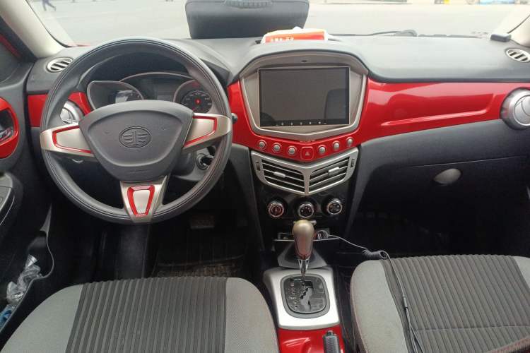 Used Oley 2014 Hatchback 1.5L Automatic Comfort Model Center Console
