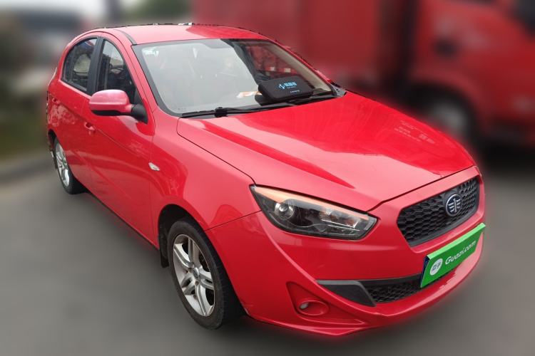 Used Oley 2014 Hatchback 1.5L Automatic Comfort Model Front Right 45 Deg