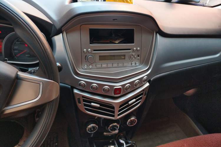 Used Oley 2014 Hatchback 1.5L Manual Comfort Model Audio And AC Panel