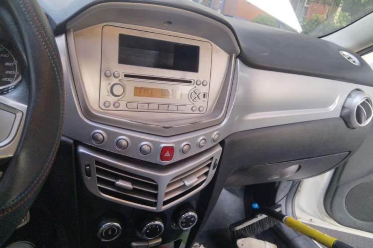 Used Oley 2014 Hatchback 1.5L Manual Comfort Model Audio And AC Panel