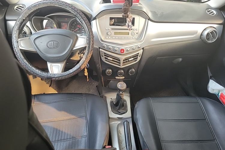 Used Oley 2014 Hatchback 1.5L Manual Comfort Model Center Console