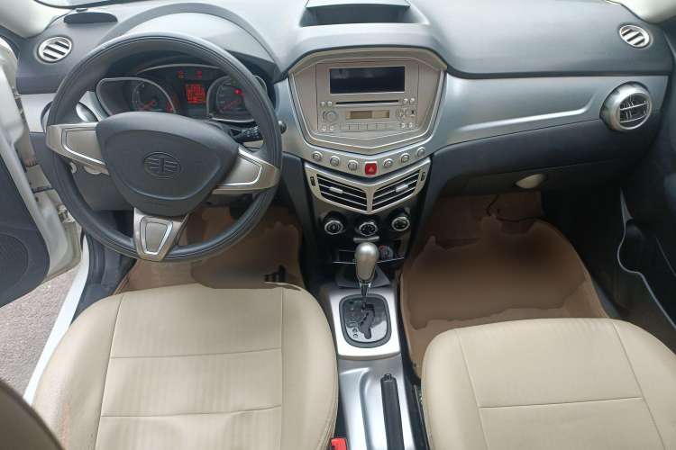 Used Oley 2014 Hatchback 1.5L Automatic Comfort Model Center Console