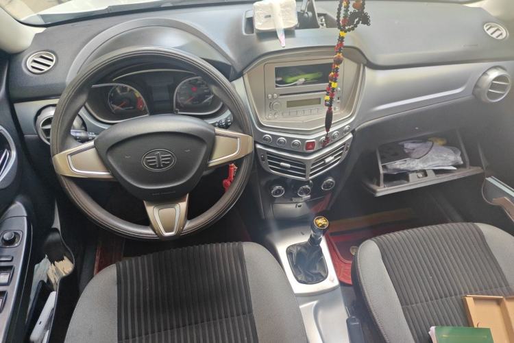Used Oley 2014 Hatchback 1.5L Manual Comfort Model Center Console