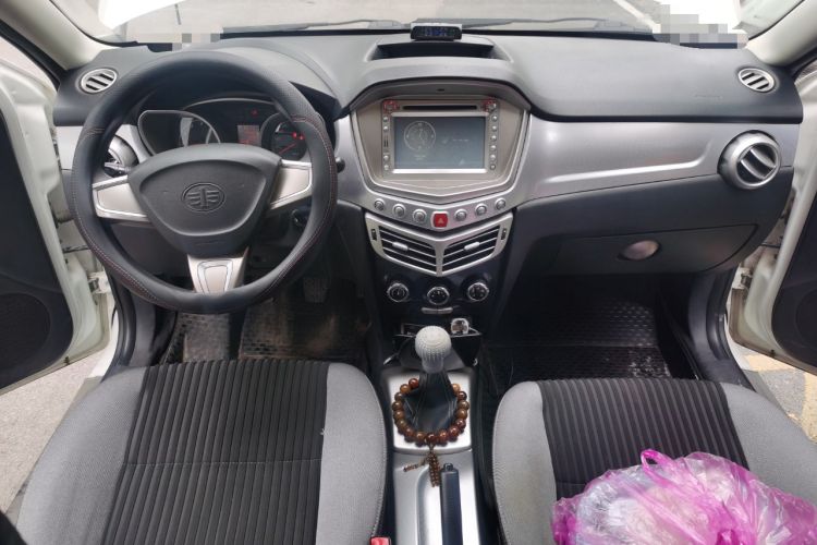 Used Oley 2014 Hatchback 1.5L Manual Comfort Model Center Console