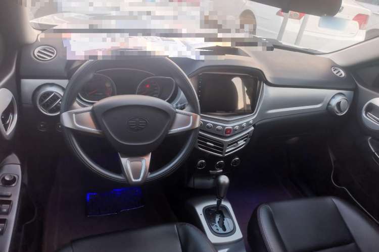 Used Oley 2014 Hatchback 1.5L Automatic Comfort Model Center Console