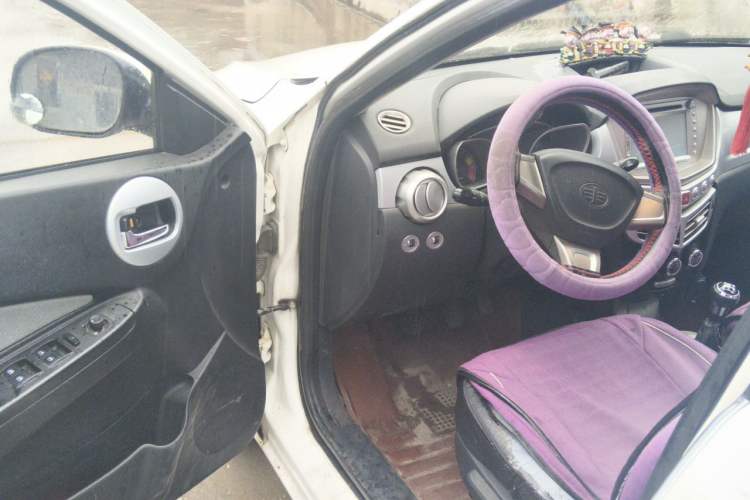 Used Oley 2014 Hatchback 1.5L Manual Comfort Model Driver Seat