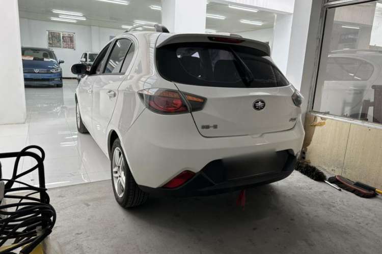 Used Oley 2014 Hatchback 1.5L Manual Comfort Model Exterior 3
