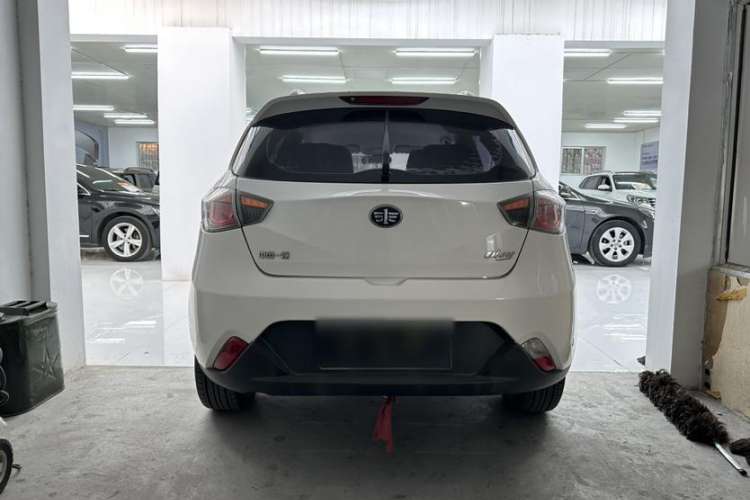 Used Oley 2014 Hatchback 1.5L Manual Comfort Model Exterior 4