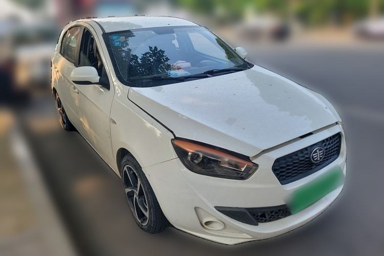 Used Oley 2014 Hatchback 1.5L Manual Comfort Model Front Right 45 Deg