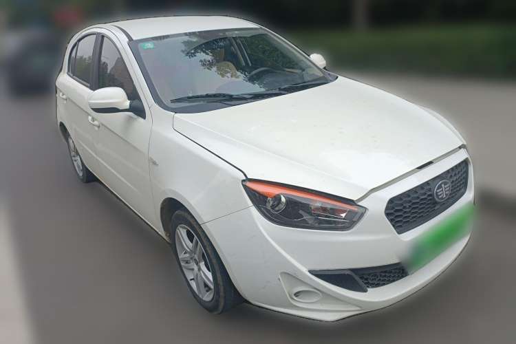 Used Oley 2014 Hatchback 1.5L Automatic Comfort Model Front Right 45 Deg