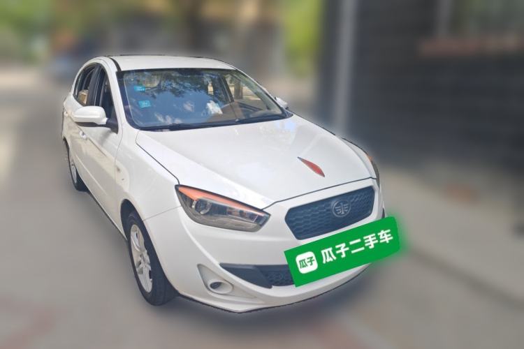 Used Oley 2014 Hatchback 1.5L Manual Comfort Model Front Right 45 Deg