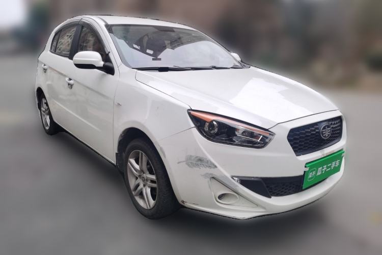 Used Oley 2014 Hatchback 1.5L Manual Comfort Model Front Right 45 Deg