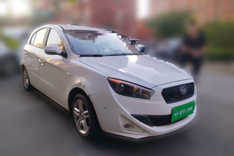 Used Oley 2014 Hatchback 1.5L Manual Comfort Model Front Right 45 Deg
