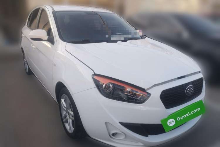 Used Oley 2014 Hatchback 1.5L Automatic Comfort Model Front Right 45 Deg
