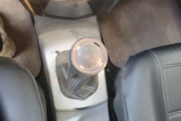 Used Oley 2014 Hatchback 1.5L Manual Comfort Model Gear Lever