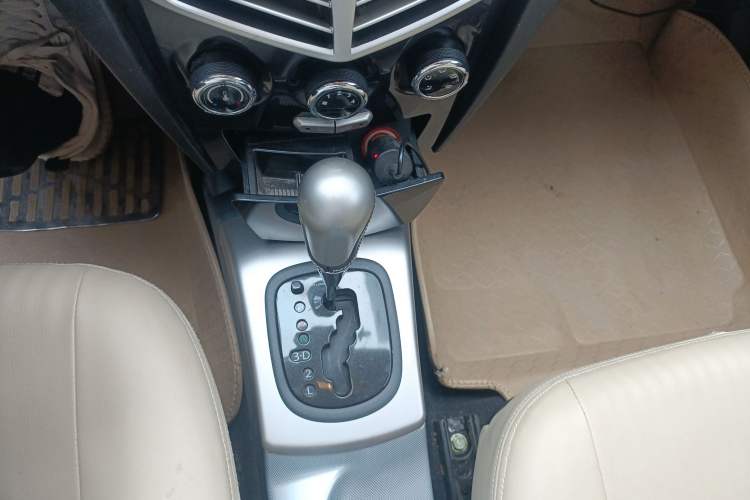 Used Oley 2014 Hatchback 1.5L Automatic Comfort Model Gear Lever