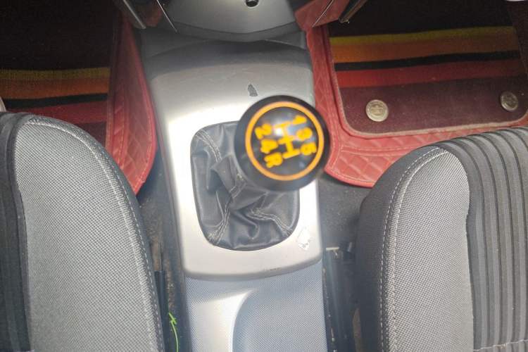 Used Oley 2014 Hatchback 1.5L Manual Comfort Model Gear Lever