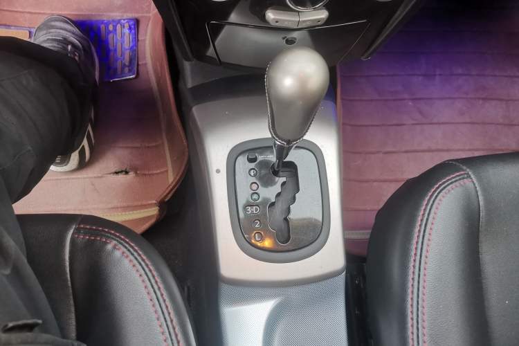 Used Oley 2014 Hatchback 1.5L Automatic Comfort Model Gear Lever