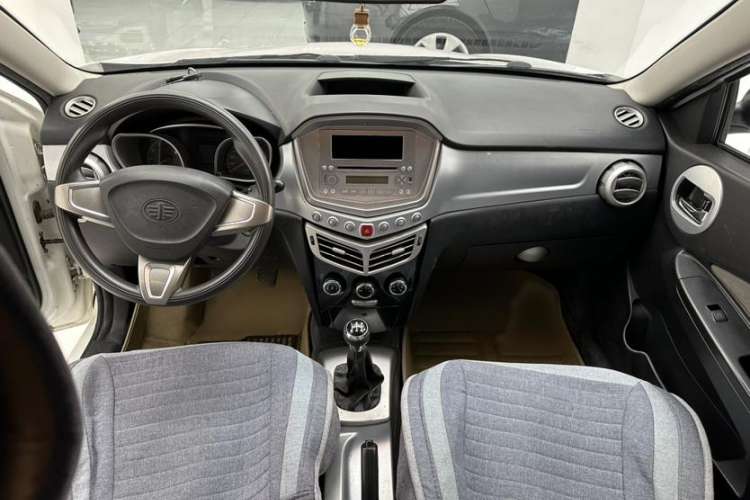 Used Oley 2014 Hatchback 1.5L Manual Comfort Model Interior 1