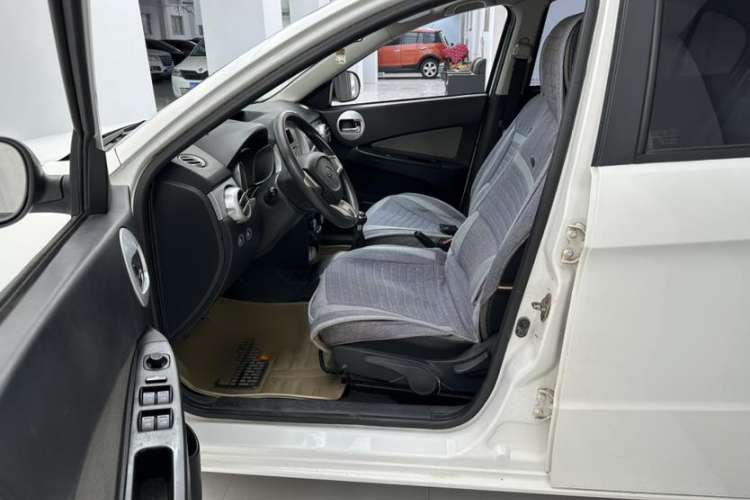Used Oley 2014 Hatchback 1.5L Manual Comfort Model Interior 2