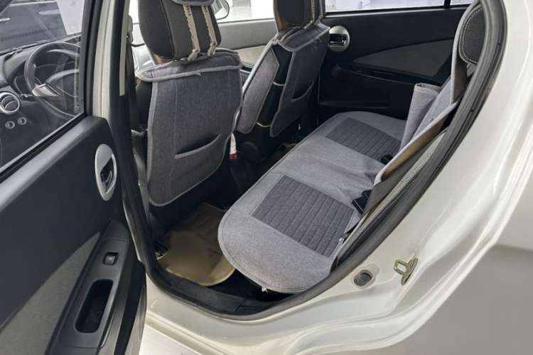 Used Oley 2014 Hatchback 1.5L Manual Comfort Model Interior 3