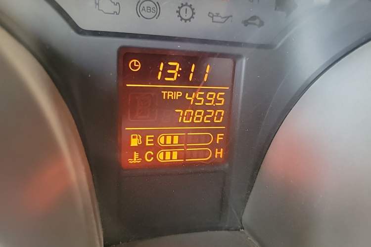 Used Oley 2014 Hatchback 1.5L Manual Comfort Model Odometer Close Up
