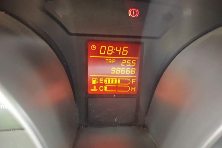 Used Oley 2014 Hatchback 1.5L Manual Comfort Model Odometer Close Up