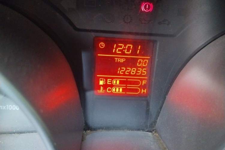 Used Oley 2014 Hatchback 1.5L Manual Comfort Model Odometer Close Up