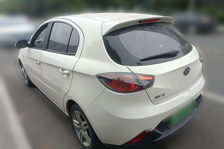Used Oley 2014 Hatchback 1.5L Automatic Comfort Model Rear Left 45 Deg