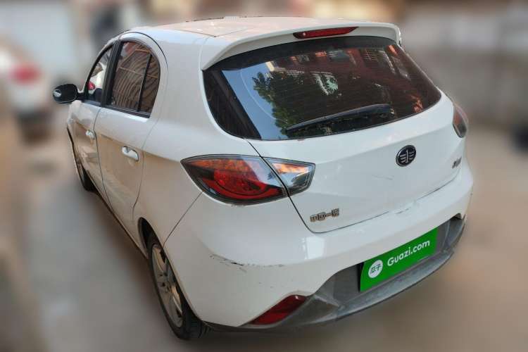 Used Oley 2014 Hatchback 1.5L Manual Comfort Model Rear Left 45 Deg