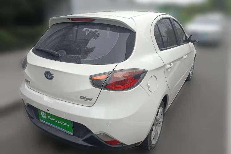 Used Oley 2014 Hatchback 1.5L Automatic Comfort Model Rear Right 45 Deg