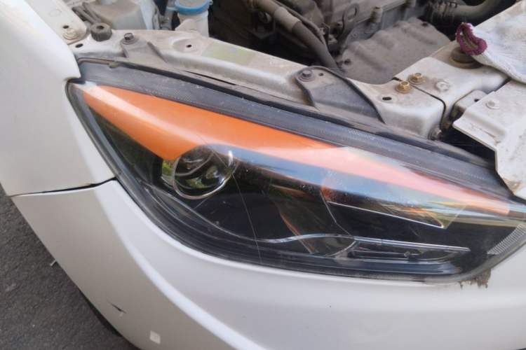 Used Oley 2014 Hatchback 1.5L Manual Comfort Model Right Front Headlight