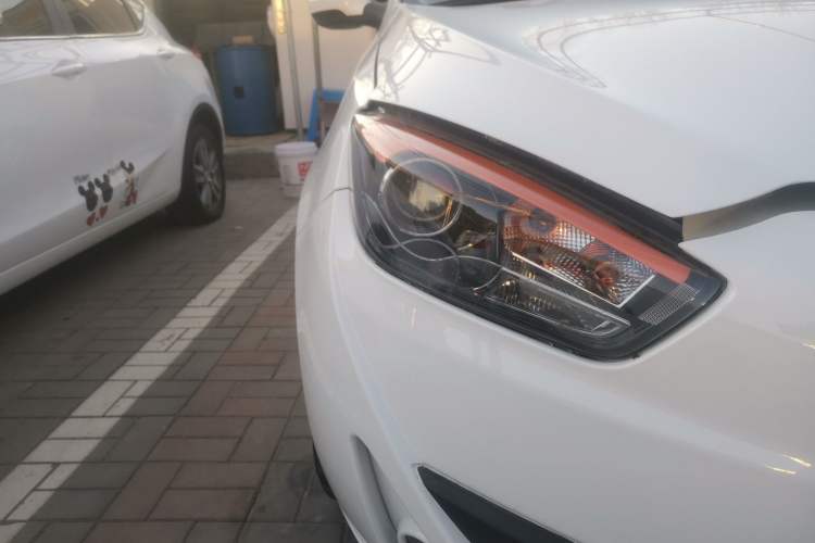 Used Oley 2014 Hatchback 1.5L Automatic Comfort Model Right Front Headlight