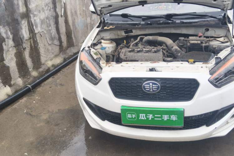 Used Oley 2014 Hatchback 1.5L Manual Comfort Model Right Front Headlight