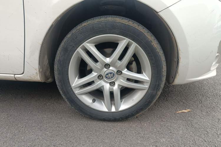 Used Oley 2014 Hatchback 1.5L Automatic Comfort Model Right Front Wheel Hub