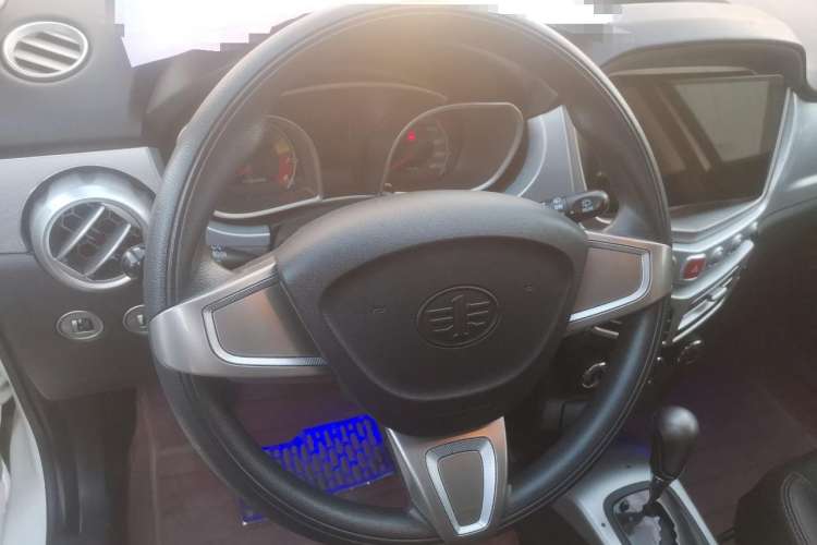 Used Oley 2014 Hatchback 1.5L Automatic Comfort Model Steering Wheel