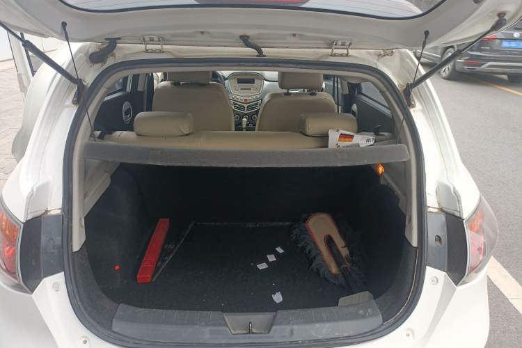 Used Oley 2014 Hatchback 1.5L Automatic Comfort Model Trunk