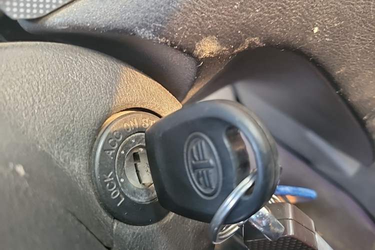 Used Oley 2014 Hatchback 1.5L Manual Comfort Model Vehicle Key