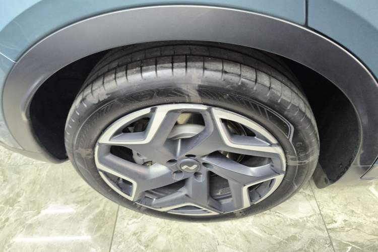 Used ONVO L60 2024 60 kWh All-Wheel Drive Exterior 8