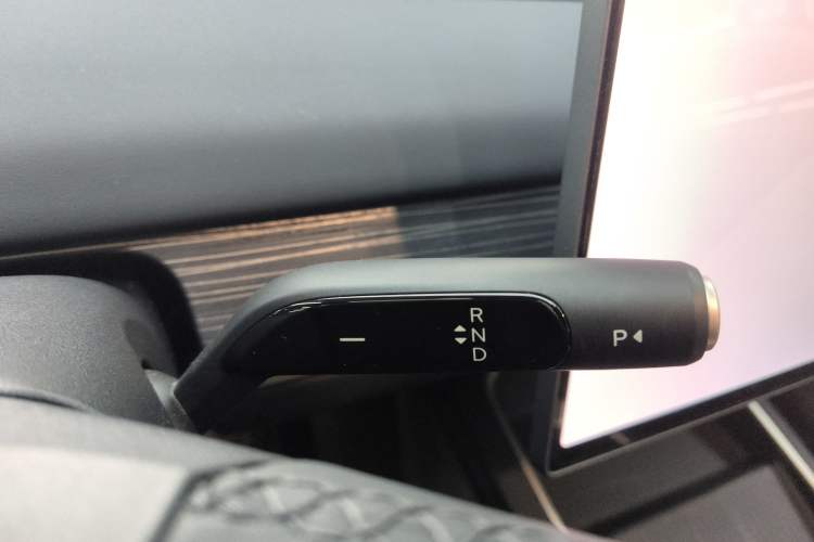 Used ONVO L60 2024 60 kWh All-Wheel Drive Gear Lever