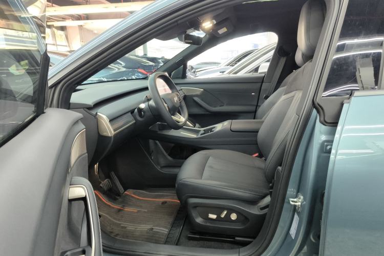 Used ONVO L60 2024 60 kWh All-Wheel Drive Interior 3