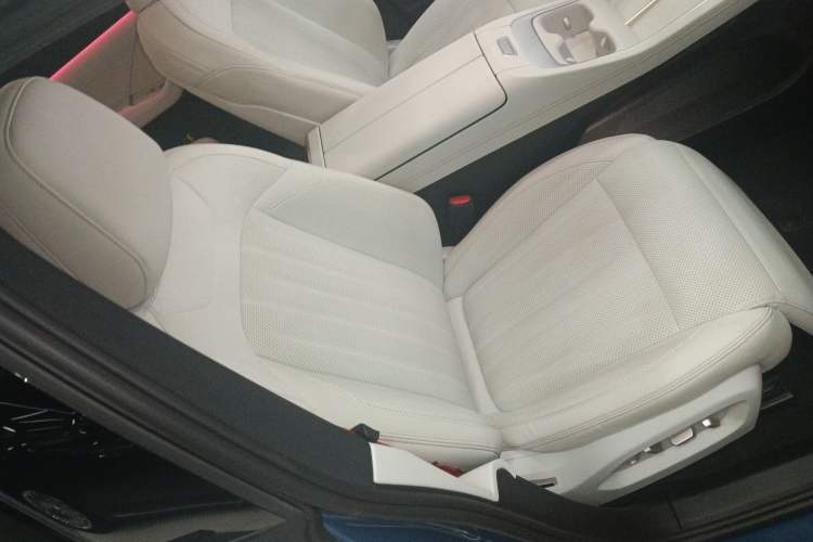 Used ONVO L60 2024 60 kWh Rear-Drive Version Right Front Seat