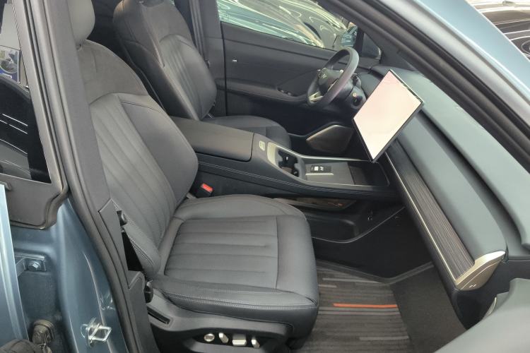 Used ONVO L60 2024 60 kWh All-Wheel Drive Right Front Seat